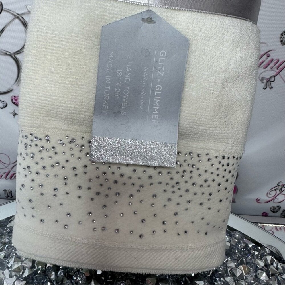 Glitz + glimmer towels crystal Elegant White set 2 Silver Accents bling diamonds - Picture 3 of 6